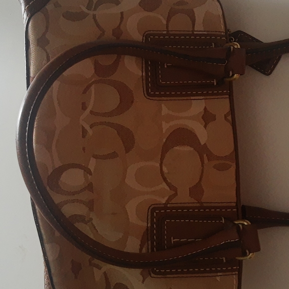 Coach Hamptons Signature Purse - Picture 9 of 12